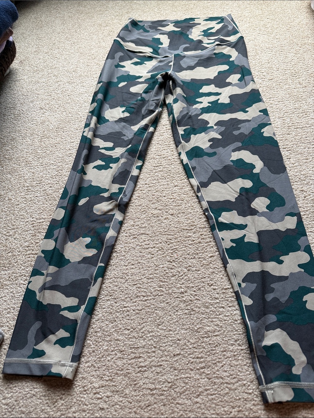 Offline by Aerie size large Camo Real Me 7/8 Leggings crossover-size large